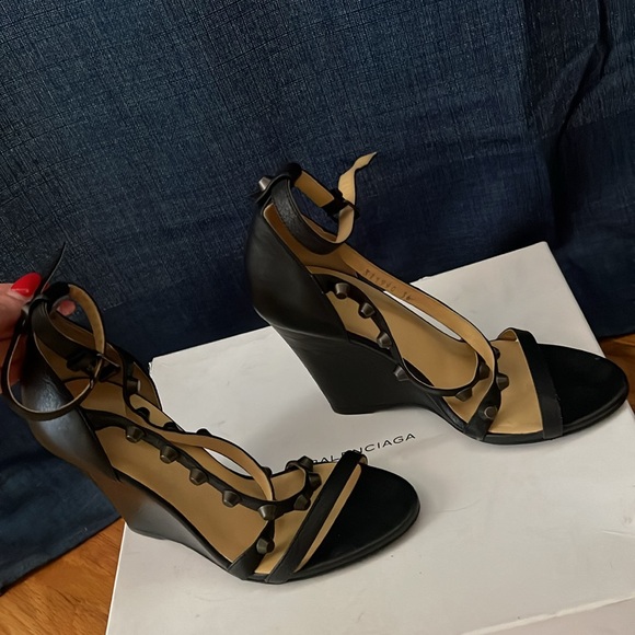 BALENCIAGA STUDDED LEATHER WEDGES 💋 - Picture 3 of 4